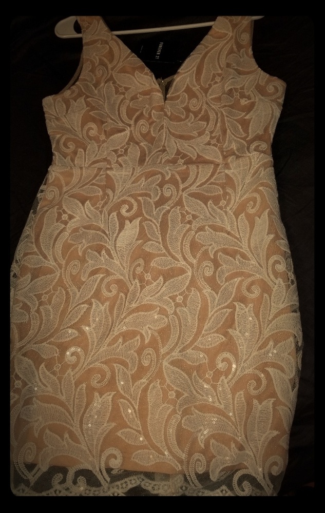 Beautiful formal Forever21 dress.